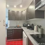 アパート 3-bedroom T3 With Balcony Lively Area & Restaurants パリ