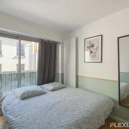3-bedroom T3 With Balcony Lively Area & Restaurants Apartment
