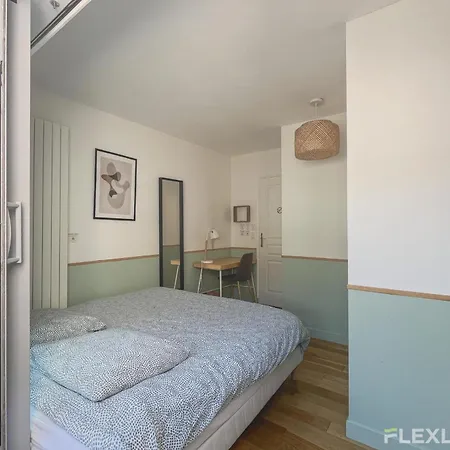 3-bedroom T3 With Balcony Lively Area & Restaurants Paris