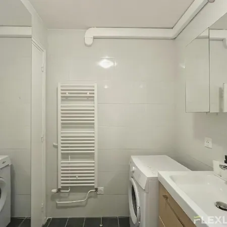 3-bedroom T3 With Balcony Lively Area & Restaurants *