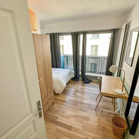 Lejlighed 3-bedroom T3 With Balcony Lively Area & Restaurants *