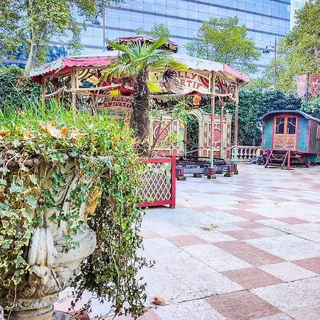Lejlighed 3-bedroom T3 With Balcony Lively Area & Restaurants *