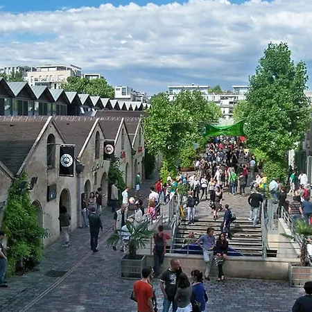 3-bedroom T3 With Balcony Lively Area & Restaurants Paris