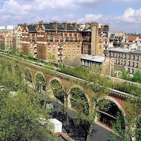 Apartment 3-bedroom T3 With Balcony Lively Area & Restaurants Paris