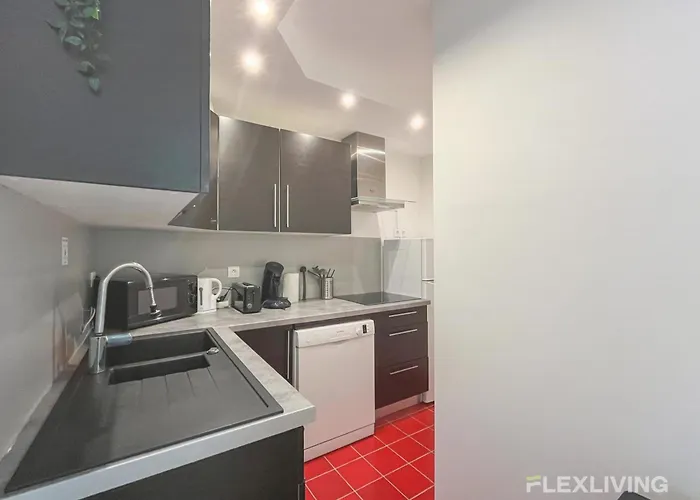 3-bedroom T3 With Balcony Lively Area & Restaurants Lejlighed