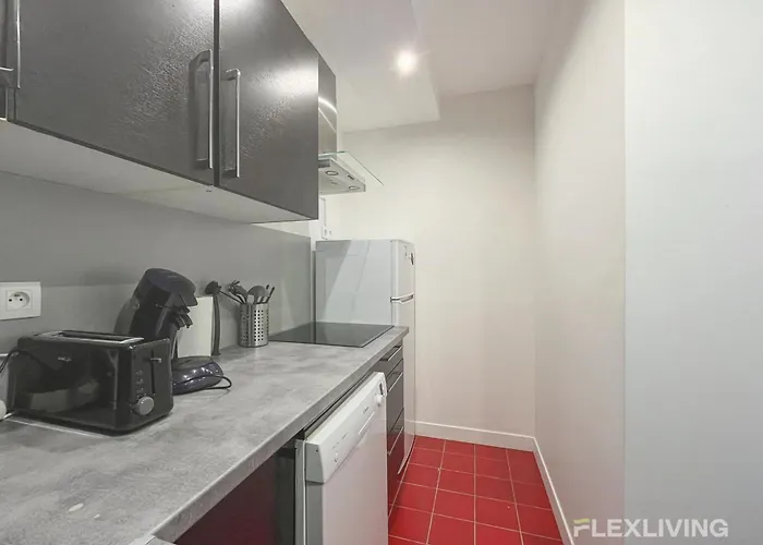 3-bedroom T3 With Balcony Lively Area & Restaurants Lejlighed Paris