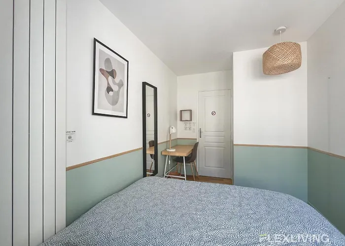 Lejlighed 3-bedroom T3 With Balcony Lively Area & Restaurants *