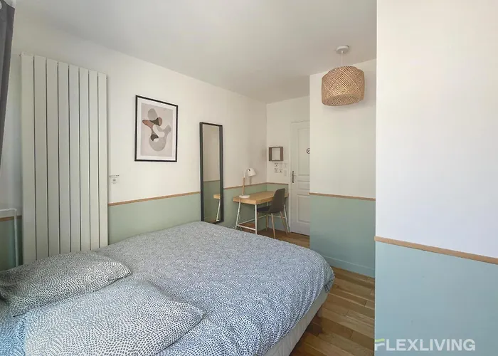 3-bedroom T3 With Balcony Lively Area & Restaurants