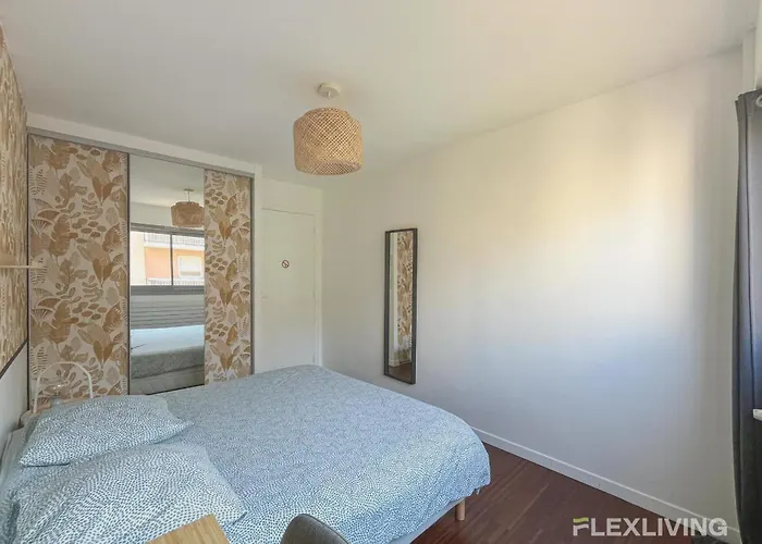 Lejlighed 3-bedroom T3 With Balcony Lively Area & Restaurants