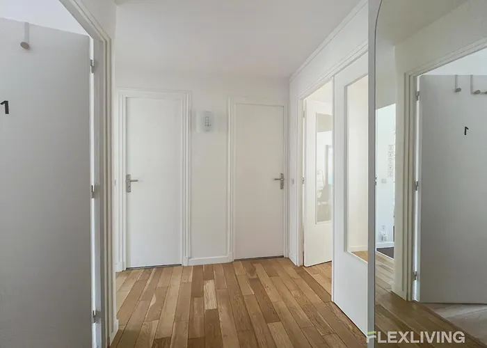 Lejlighed 3-bedroom T3 With Balcony Lively Area & Restaurants