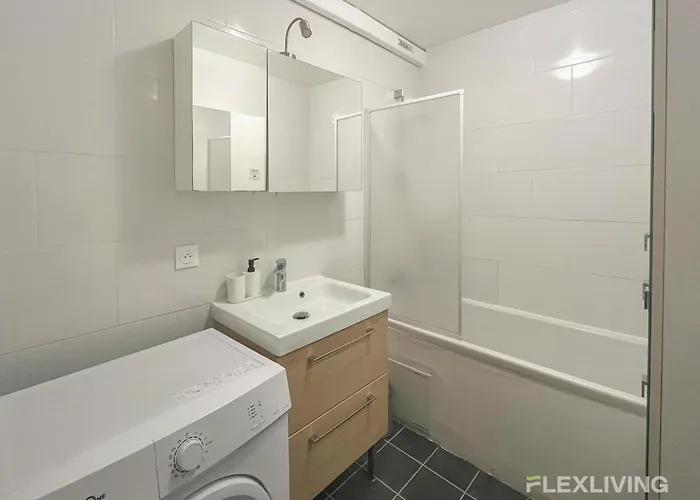 Lejlighed 3-bedroom T3 With Balcony Lively Area & Restaurants