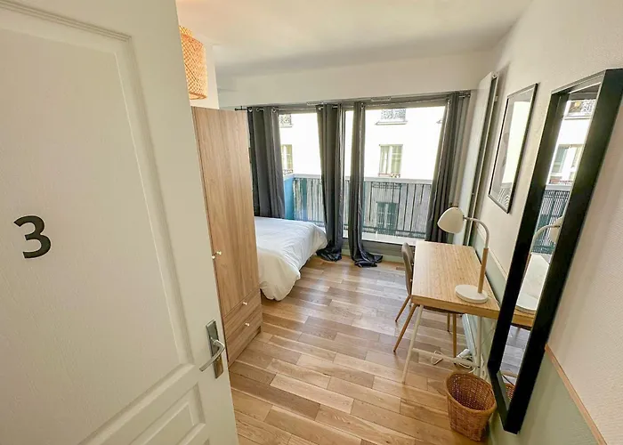 Lejlighed 3-bedroom T3 With Balcony Lively Area & Restaurants *