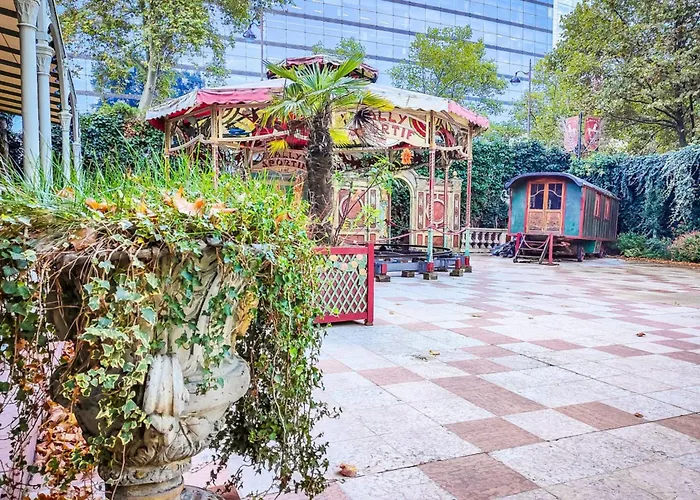 Lejlighed 3-bedroom T3 With Balcony Lively Area & Restaurants *