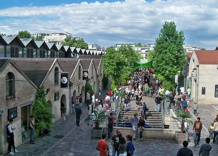 3-bedroom T3 With Balcony Lively Area & Restaurants Paris