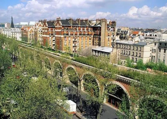 Lejlighed 3-bedroom T3 With Balcony Lively Area & Restaurants Paris