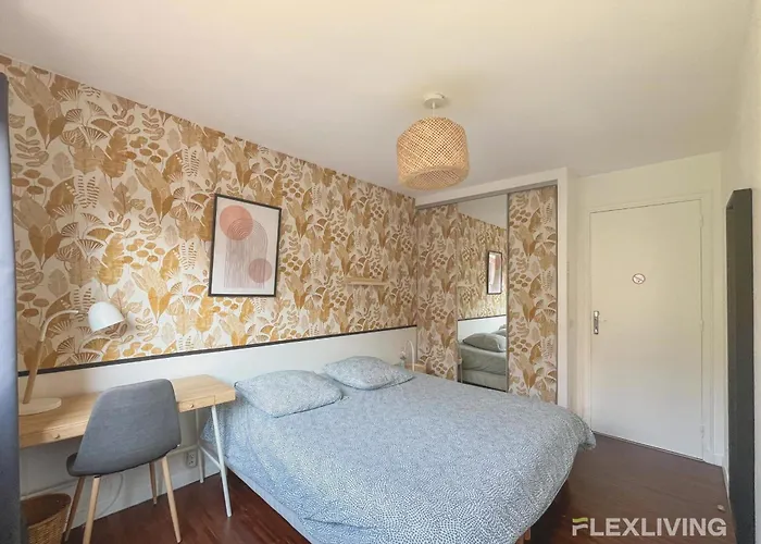 Lägenhet 3-bedroom T3 With Balcony Lively Area & Restaurants